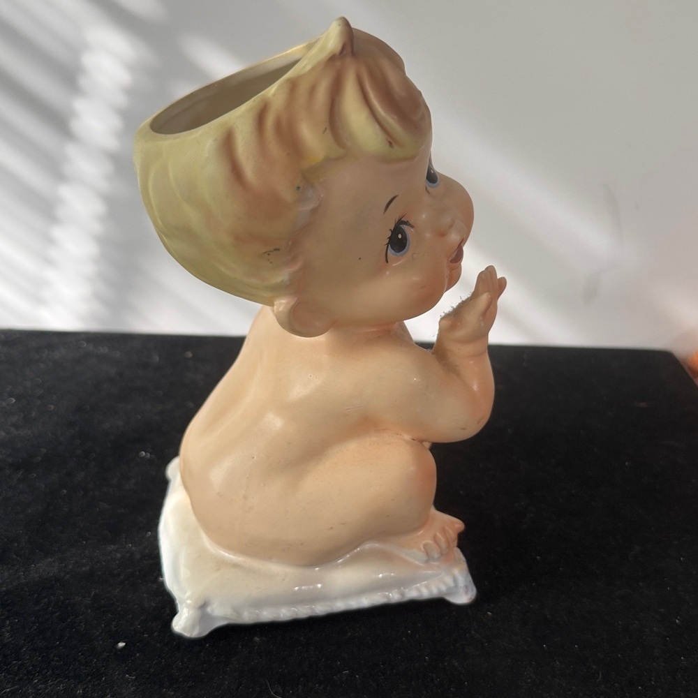 Vintage Baby Boy On A Pillow Ceramic Vase Plantor By Velco Ceramics made Japan - Picture 5 of 7